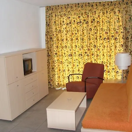 Cye Apartman *